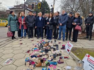 Пред посолството на Руската федерация се провежда акция 'Памет за децата на Украйна'