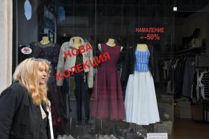 Започна сезонното намаление в Бургас, търговците свалят цените