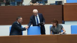 В парламента изслушват министри и директора на столичното летище за самолетите на САЩ
