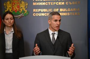 София - Служебният премиер Андрей Гюров свиква работна среща за високите сметки на тока и водата<br />
