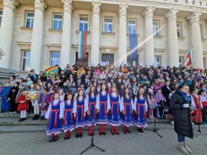 София - 375 деца пеят едновременно пред Националната библиотека