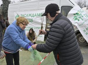 Пловдив – Раздаване на плодни и паркови фиданки