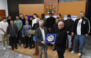 Варна - Кметът на Варна Благомир Коцев посреща в общината шампионите по бакетбол