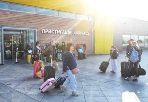 Варна - Варна - Пристигат българите с полет от Дубай