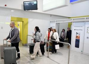 Варна - Варна - Пристигат българите с полет от Дубай