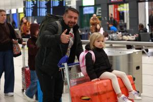 София – Летище "Васил Левски" - евакуирани българи от ОАЕ