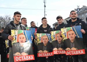 Пред спортното министерство  се провежда протест на щангисти, искат оставката  Стефан Ботев