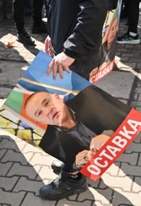 София - Протест пред ММС - щангисти искат оставката на Стефан Ботев