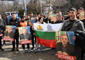 София - Протест пред ММС - щангисти искат оставката на Стефан Ботев