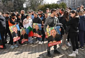 София - Протест пред ММС - щангисти искат оставката на Стефан Ботев