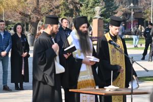 София – Министър и ръководство на МВР-почит пред паметника на загиналите полицаи<br />
<br />