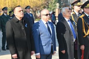 София – Министър и ръководство на МВР-почит пред паметника на загиналите полицаи<br />
<br />