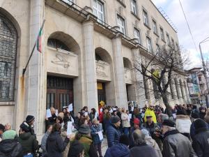 Пощенските служители от Варна  протестират