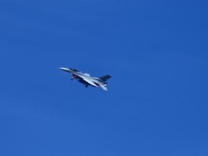 Изтребители F-16 от състава на българските ВВС изпълниха учебно-тренировъчни полети на летище „Васил Левски“