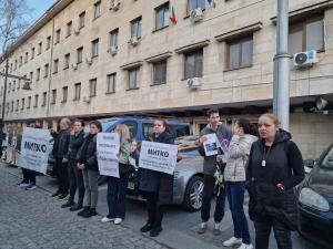 София - Протест пред сгрдата на МВР - подкрепа за майката на убития Митко от Цалапица -  срещу назначения за шеф на ОДМВР-Пловдив Васил Костадинов