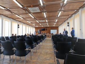 Празна зала при представянето на проекти за малкия и средния бизнес във Видин