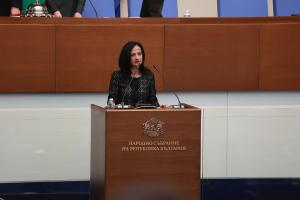 Карина Караиванова е новият  подуправител на БНБ,  започна парламентарен контрол
