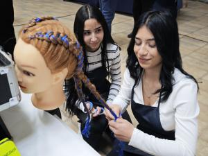 Първото изложение на средните училища в Плевен