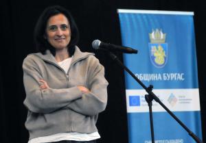 Генка Шикерова за фалшивите новини пред бургаската публика