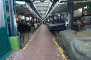 Бургас - Централният пазар е празен, отлив от купувачи и продавачи