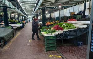 Бургас - Централният пазар е празен, отлив от купувачи и продавачи