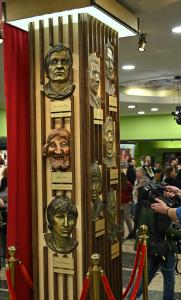 В Сатиричния театър откриха скулптурните маски на обичаните актьори Константин Коцев, Катя Паскалева и Васил Попов