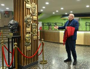 София - Сатиричен театър - Скулптурни маски на Константин Коцев,Катя Паскалева и Васил Попов