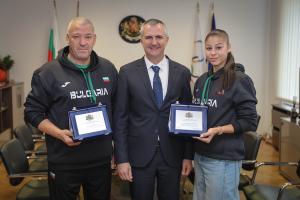 Министър Илиев награди лекоатлетите Божидар Саръбоюков и Александра Начева