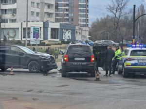 Два джипа се удариха до Бизнес парка, според очевидци единият е минал на червено