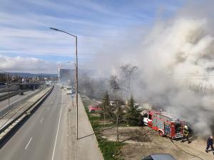 Пожар в къща зад  Grand Mall във Варна