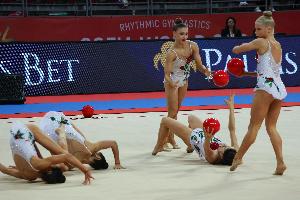 Българските гимнастички в ансамблите с първи официален старт за новия сезон.