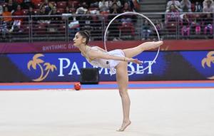 София – Ева Брезалиева с обръч на Световната купа по художествена гимнастика