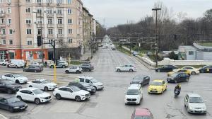 Светофарите на столичния бул. 'България'  и ул. 'Фритьоф Нансен'  не работят, образува се  тапа и има  риск от инцидент
