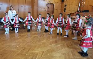 Лазарки пристигнаха в бургаската Съдебната палата