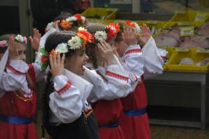 С „Цветна въртележка“ на пазар „Краснодар“ в Бургас