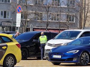 Масова акция на Пътна полиция в центъра на София, където жълтите павета пак са за ремонт