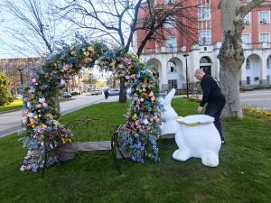 Само няколко часа издържа новата великденска украса в Плевен