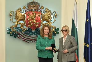 Държавният глава Илияна Йотова удостои '24 часа ' с Почетния знак на президента