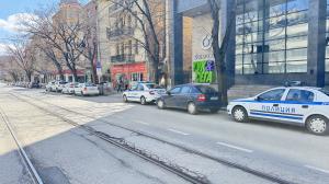 София - Полицейски автомобили пред СДВР - в готовност за проверки и инциденти