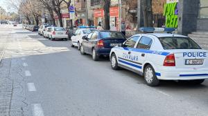 София - Полицейски автомобили пред СДВР - в готовност за проверки и инциденти
