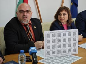 Екип на Областна администрация – Плевен изработи специални табла за хора с увредено зрение с информация за кандидатските листи