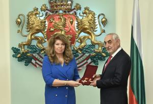 София - <br />Президентът удостои с висши държавни отличия дейци на науката и образованието
