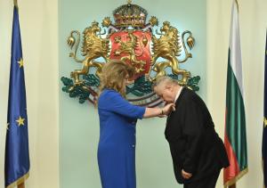 София - <br />
Президентът удостои с висши държавни отличия дейци на науката и образованието