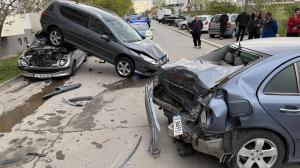 Хасково – Катастрофа с автобус и паркирани автомобили