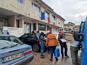 Разнасят бюлетини и машини в селата около София