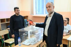 София - парламентарни избори - Тома Белев гласува