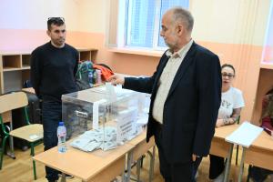 София - парламентарни избори - Тома Белев гласува