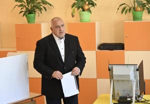 София - Бойко Борисов гласува в Банкя