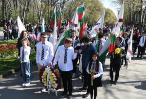 Варна - Хиляди се поклониха пред паметникът на Бенковски
