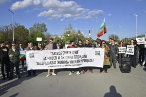 Пловдив - Протест блокира кръстовище заради строеж на брега на р.Марица